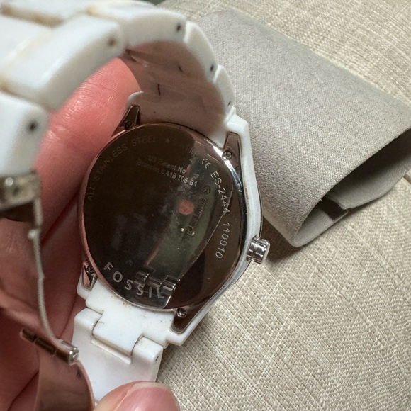 Used women’s white ceramic fossil watch - Picture 6 of 6